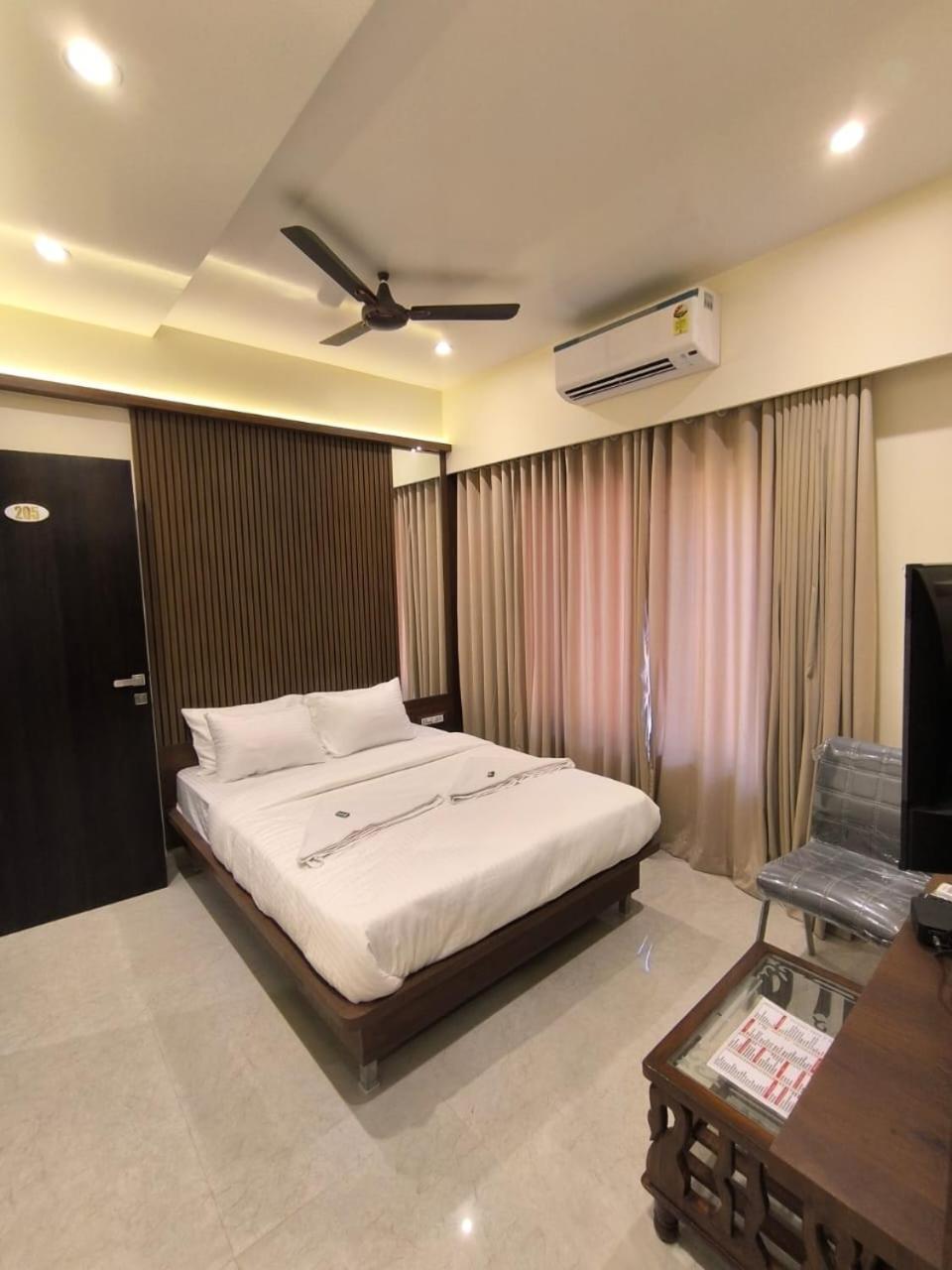 Sharan Residency Hotel Navi Mumbai Exterior foto