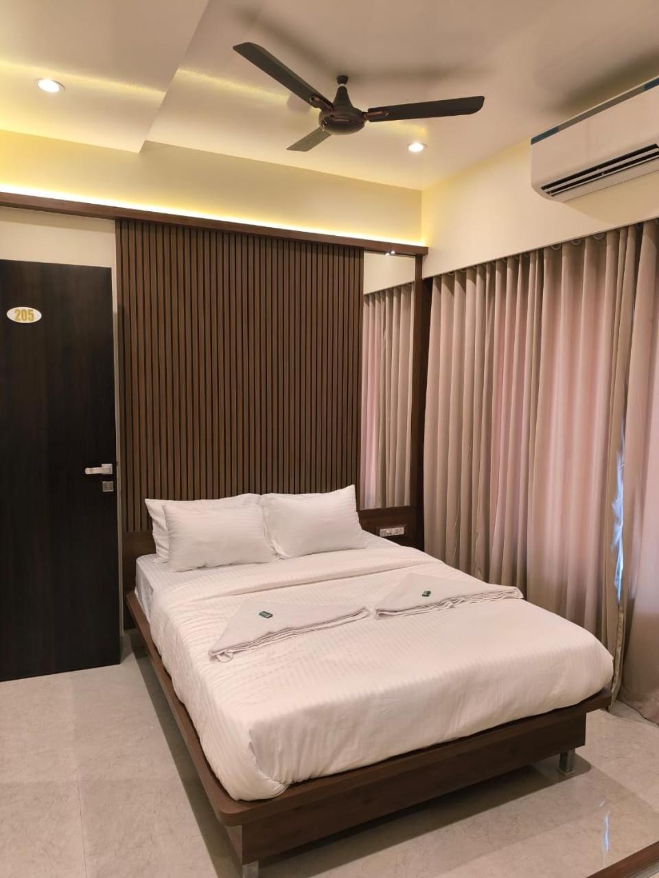 Sharan Residency Hotel Navi Mumbai Exterior foto
