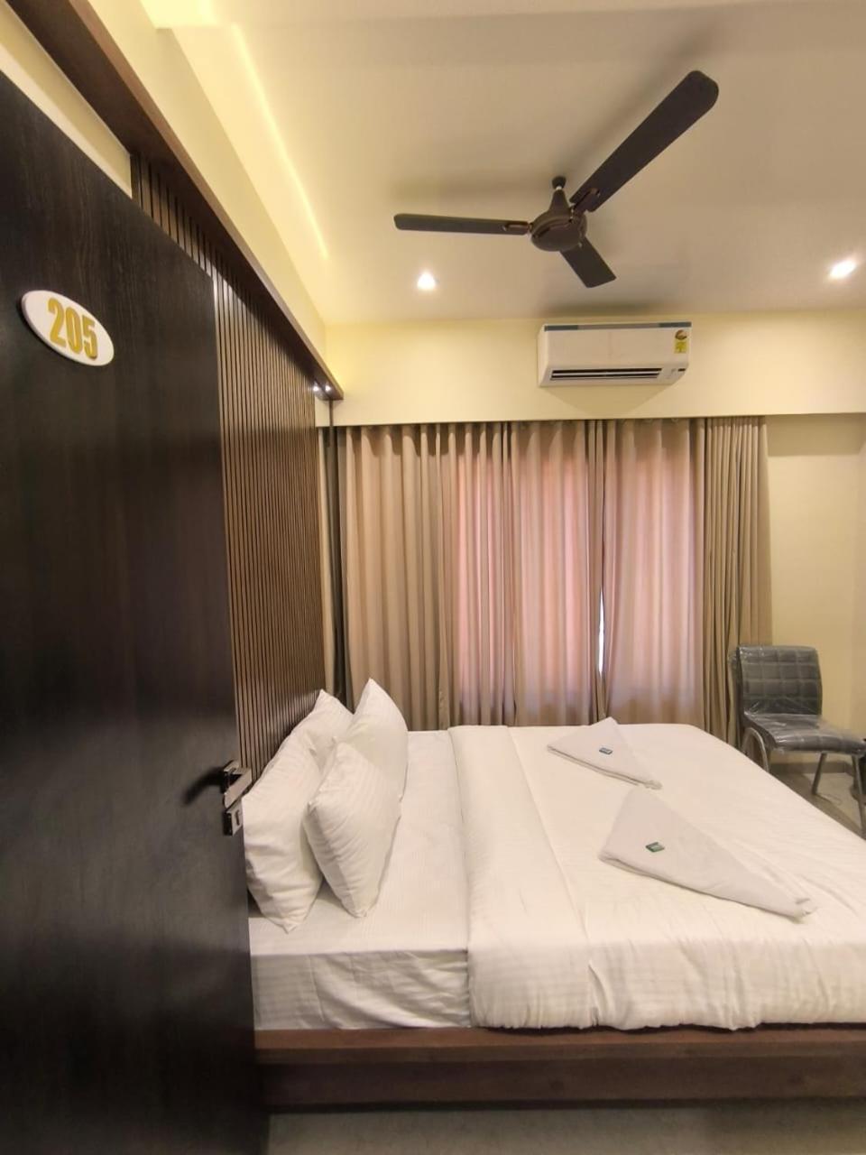 Sharan Residency Hotel Navi Mumbai Exterior foto