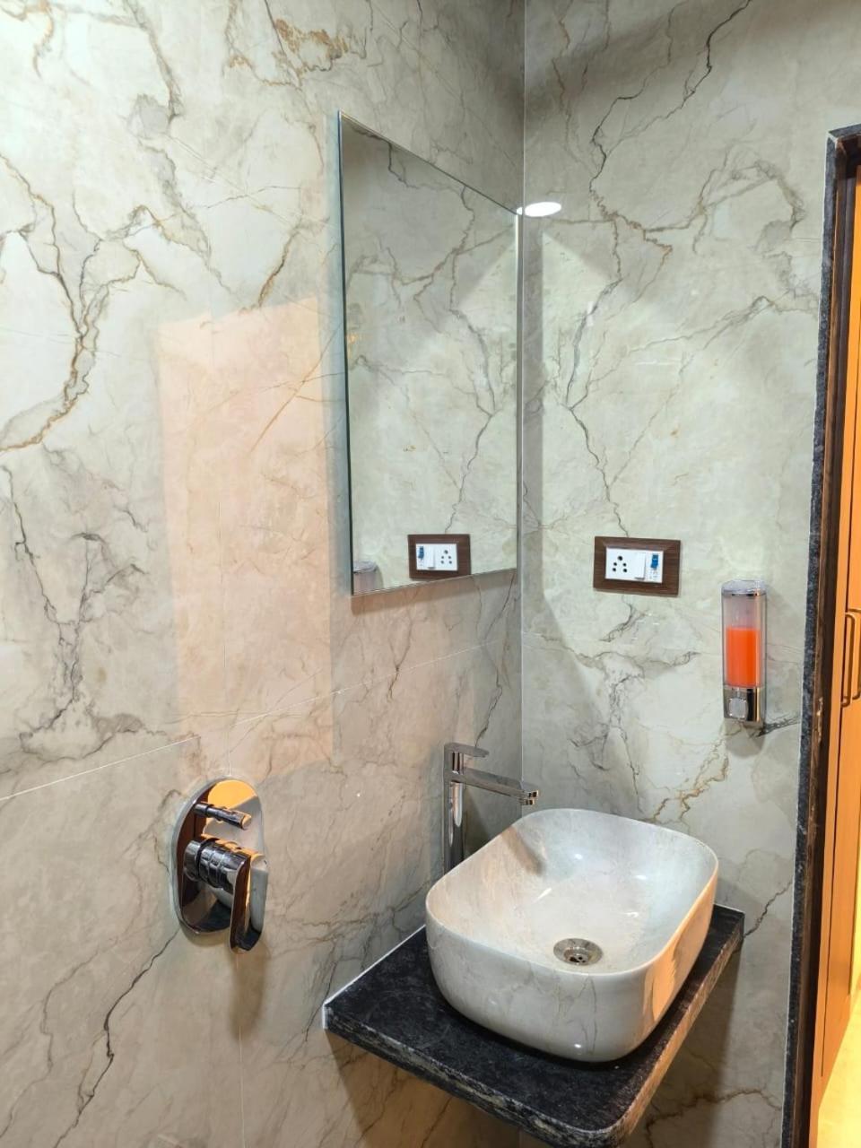 Sharan Residency Hotel Navi Mumbai Exterior foto