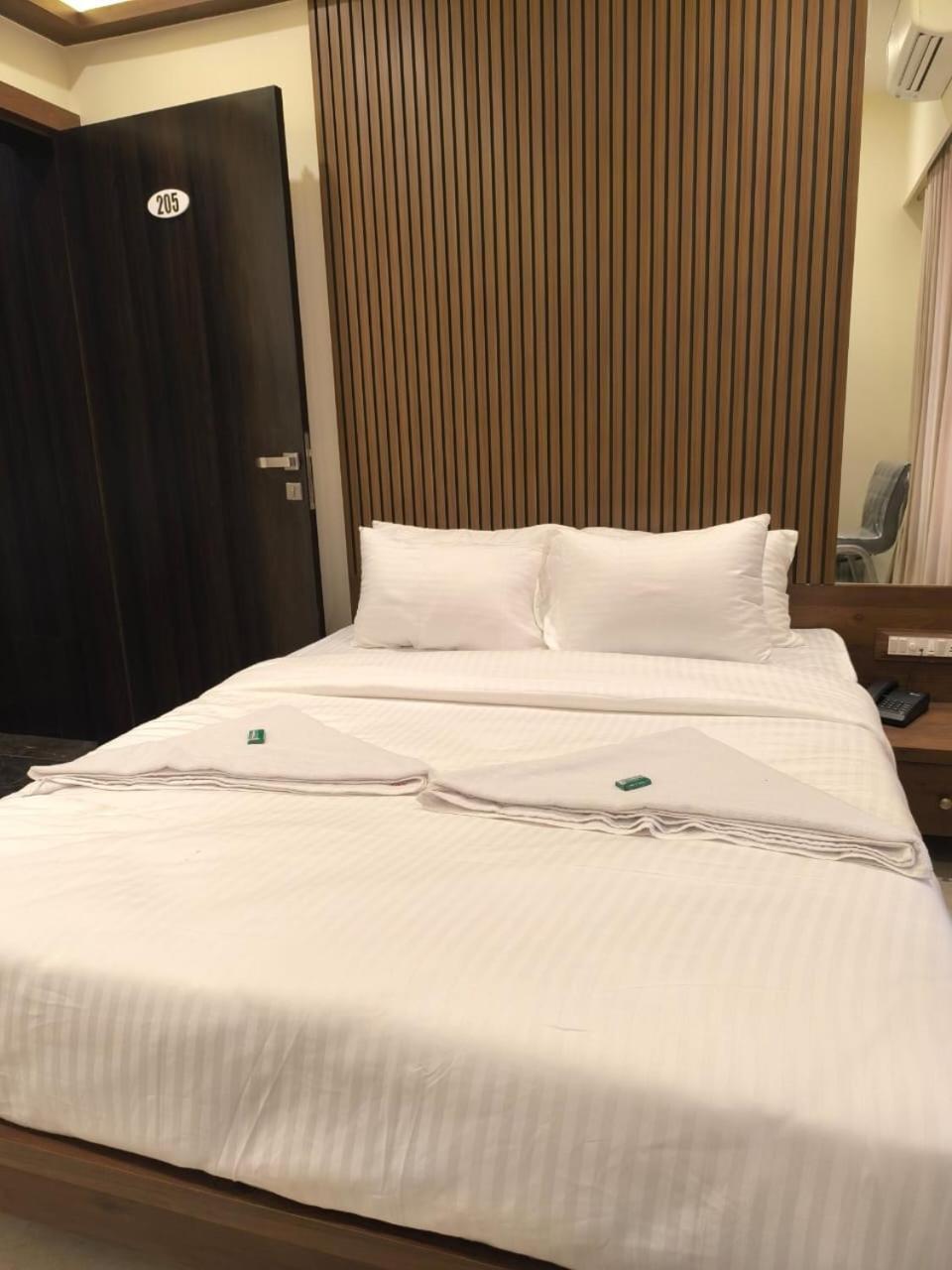 Sharan Residency Hotel Navi Mumbai Exterior foto