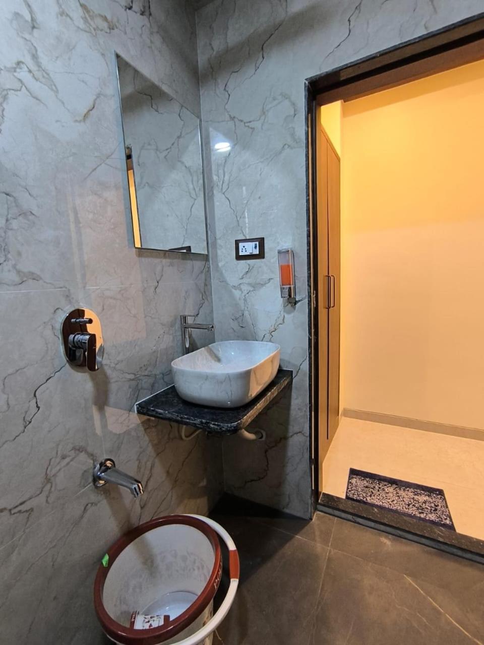 Sharan Residency Hotel Navi Mumbai Exterior foto